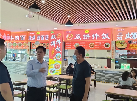 副校長深入食堂檢查指導(dǎo)，護(hù)航新生就餐“第一餐”